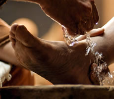 Washing feet